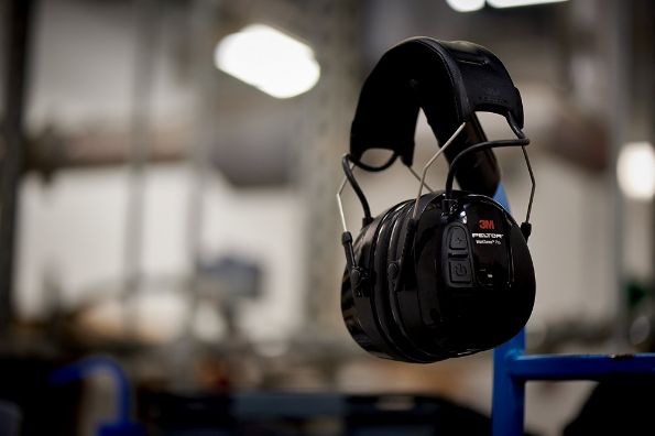 Afbeelding - https-www-ez-catalog-nl-Asset-d2cc57d93d6a4e99a04124a7a5c6a119-ImageFullSize-1287372-3m-peltor-worktunes-pro-jpg